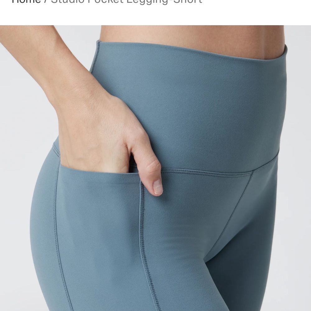 Women’s medium blue Vuori leggings 25” inseam